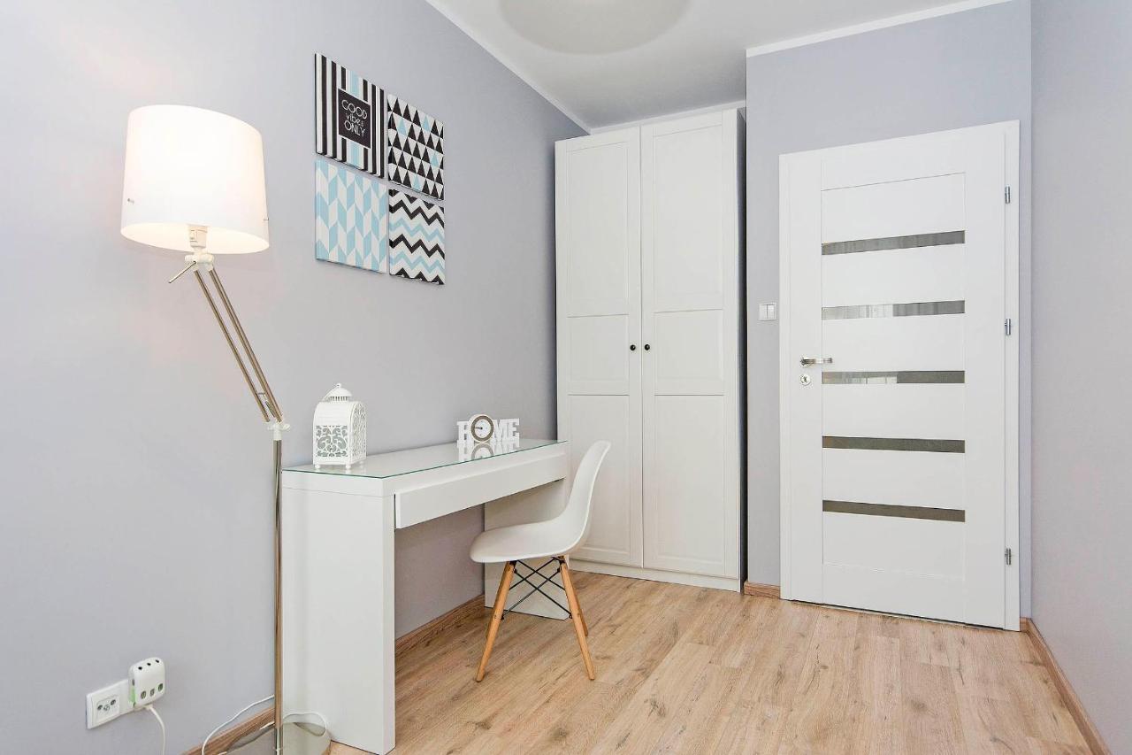 Stylish Apartment Oldtown Riverview Balcony Gdansk Bagian luar foto