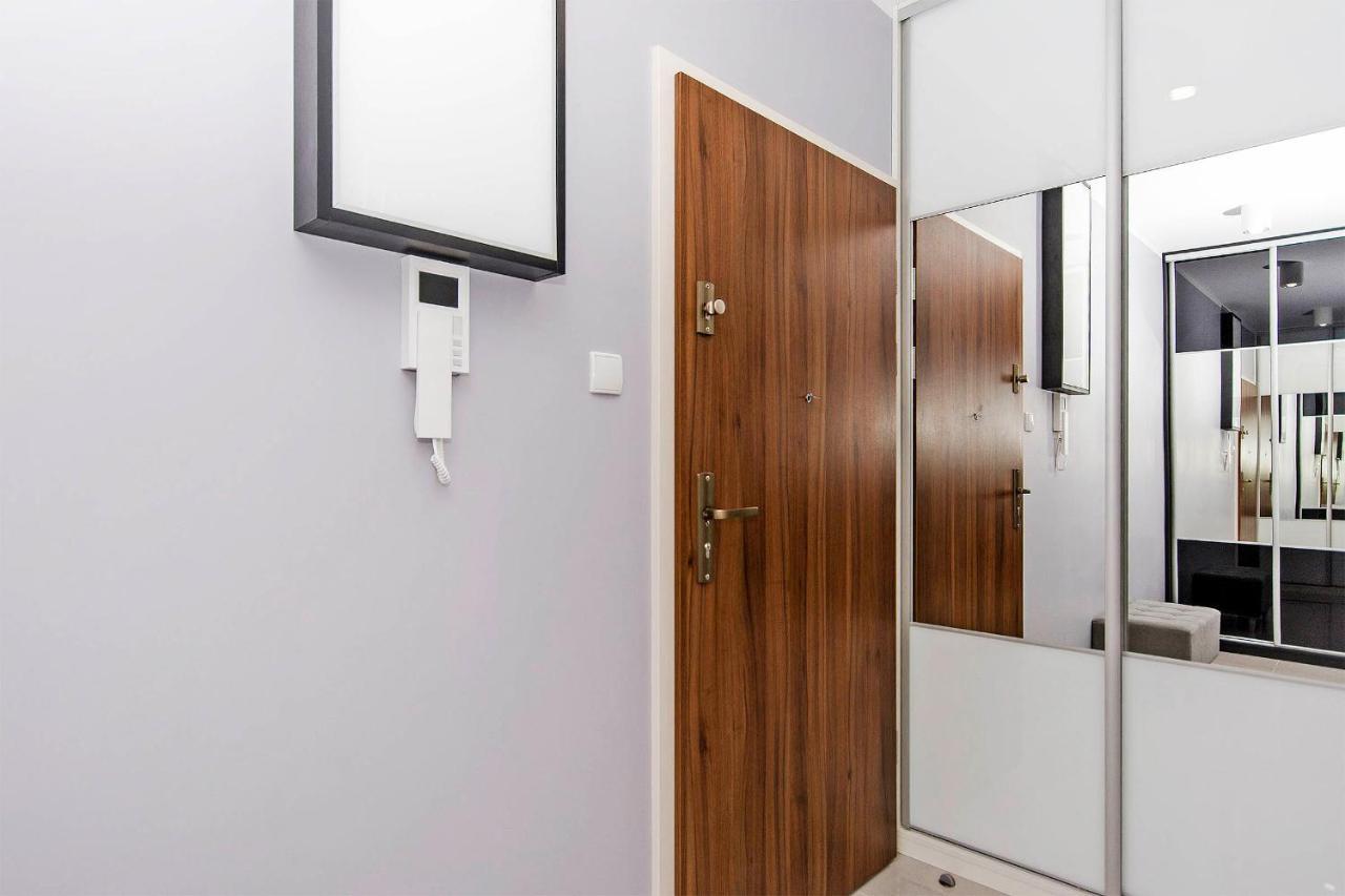 Stylish Apartment Oldtown Riverview Balcony Gdansk Bagian luar foto